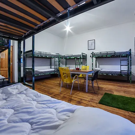 B&b&b&b&b (adults Only)